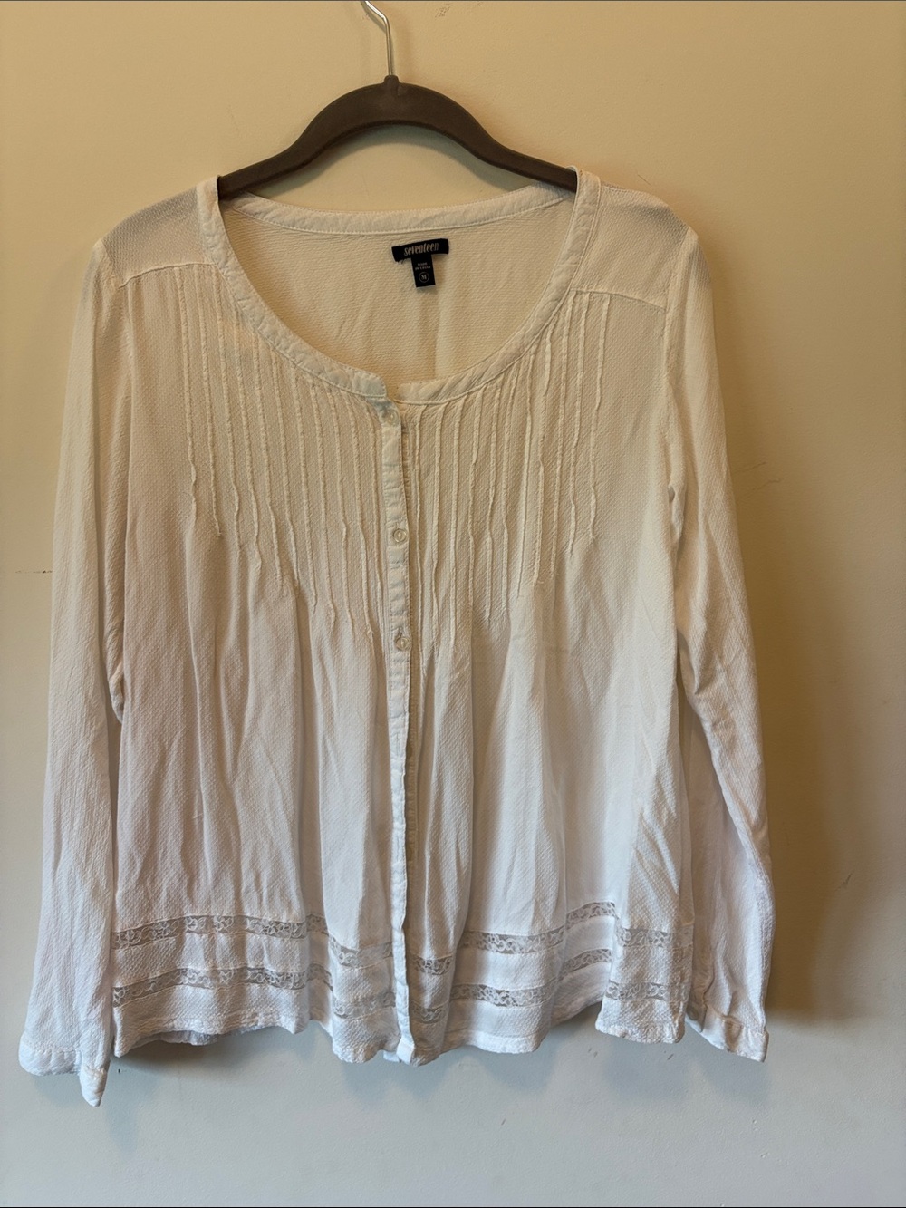 SEVENTEEN White Pintuck Button-Front Women's Blouse with Lace Trim